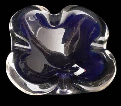 Стъклен пепелник