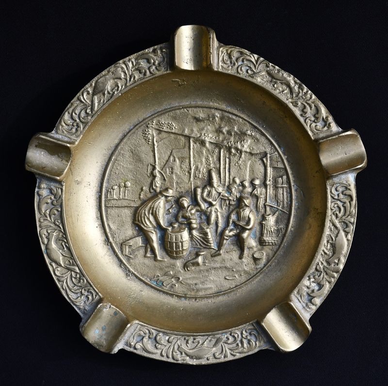 Голям бронзов пепелник от Нидерландия