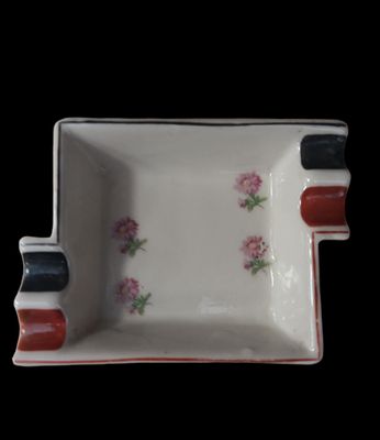Порцеланов пепелник