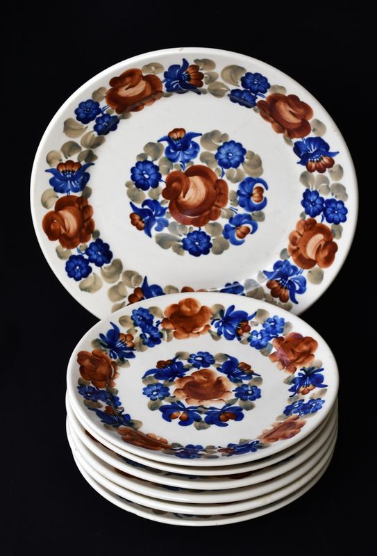 Пълен комплект ръчно рисувани чинии