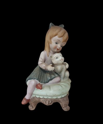 Порцеланова статуетка