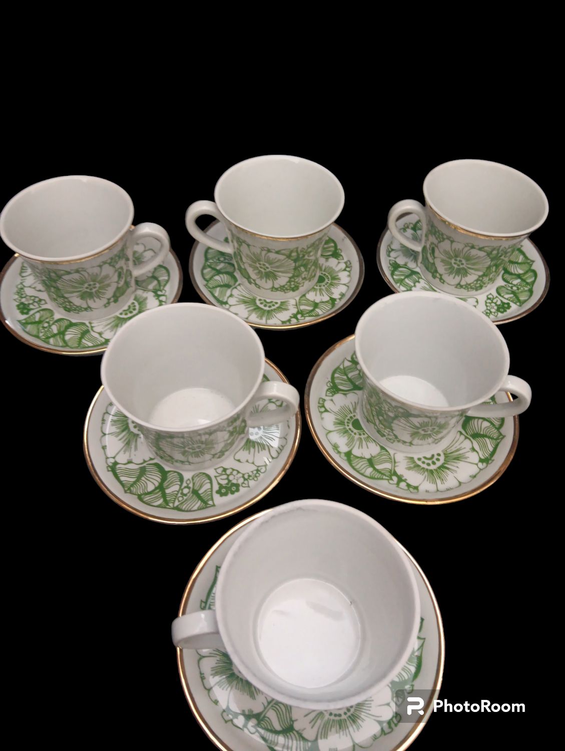 Порцеланов сервиз-зелен със златен кант Порцеланов сервиз-зелен със златен кант