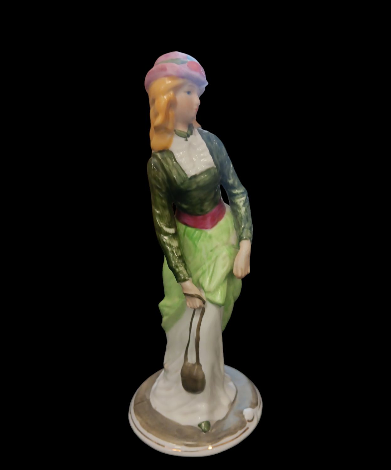 Порцеланова статуетка Порцеланова статуетка