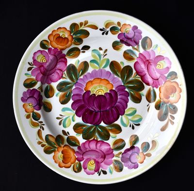 Съветска чиния "Сарафан" - майолика