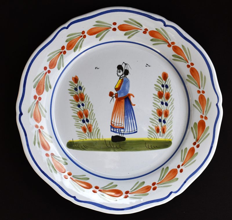 Ръчно рисувана чиния "Henriot Quimper"
