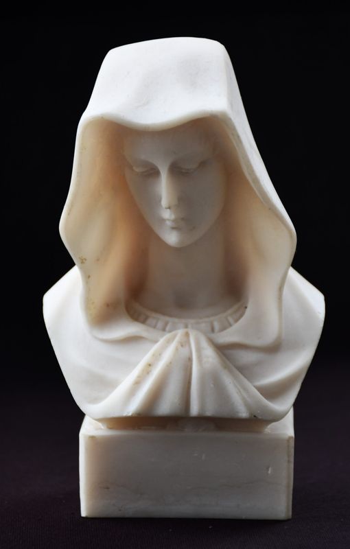 Мадона, бюст, алабастър