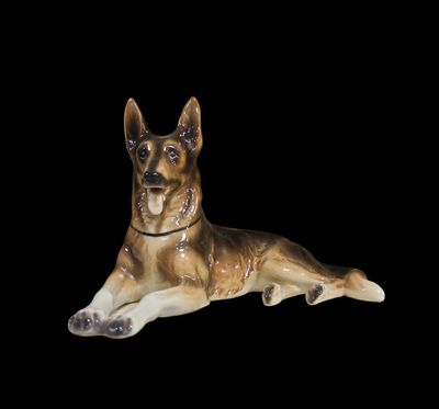 Порцеланова статуетка Порцеланова статуетка