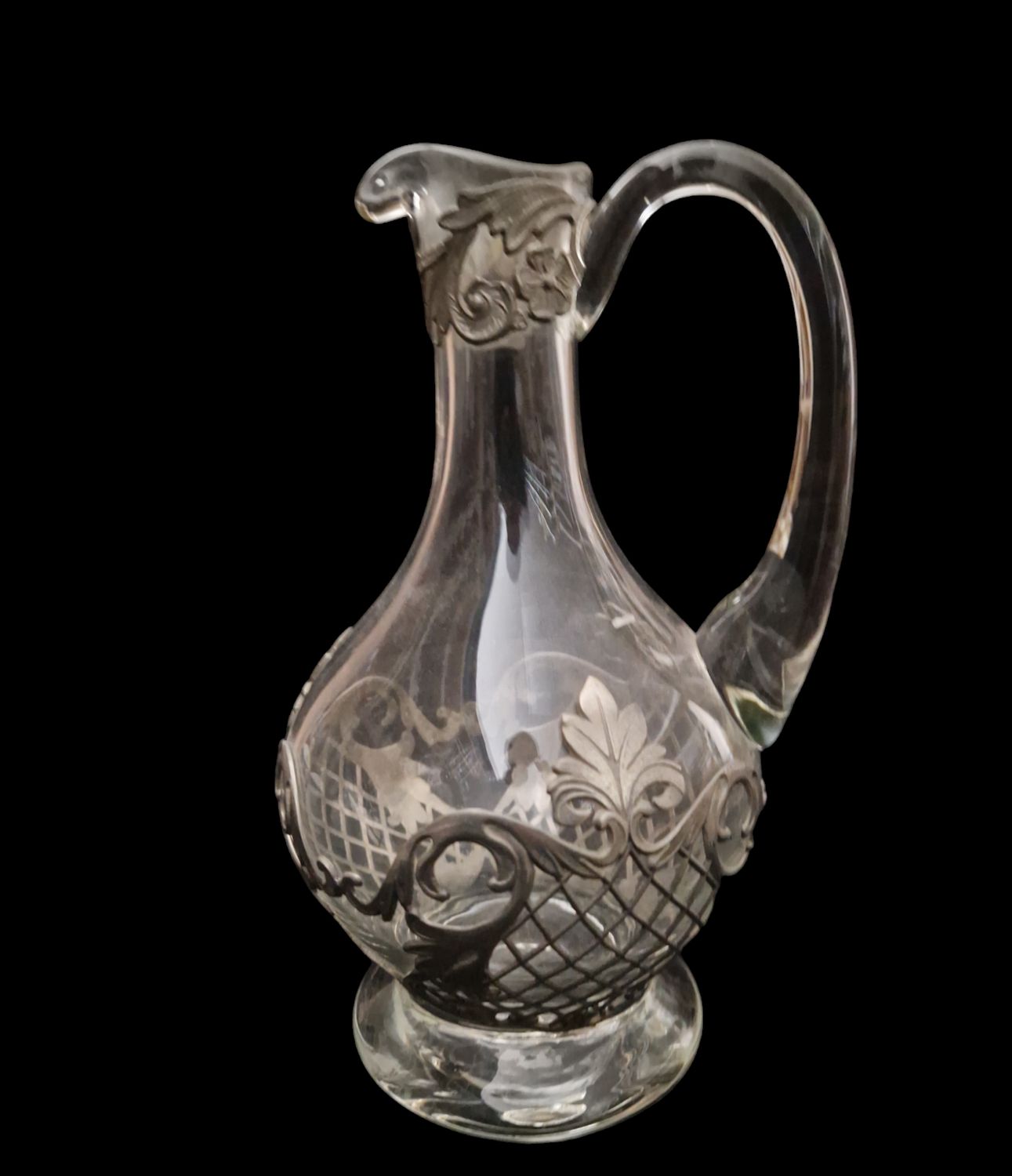 Стъклена гарафа с метален обхват Стъклена гарафа с метален обхват