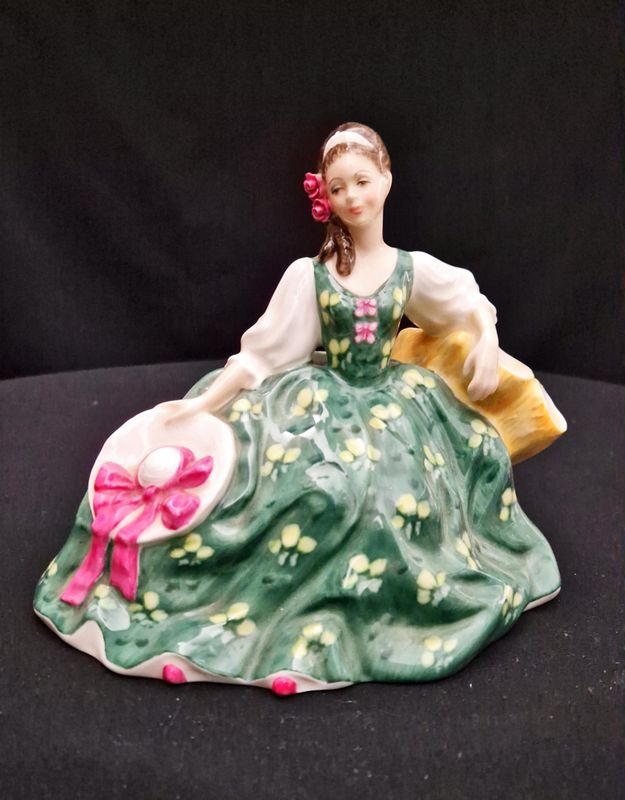 Порцеланова статуетка Royal Doulton - Elyse