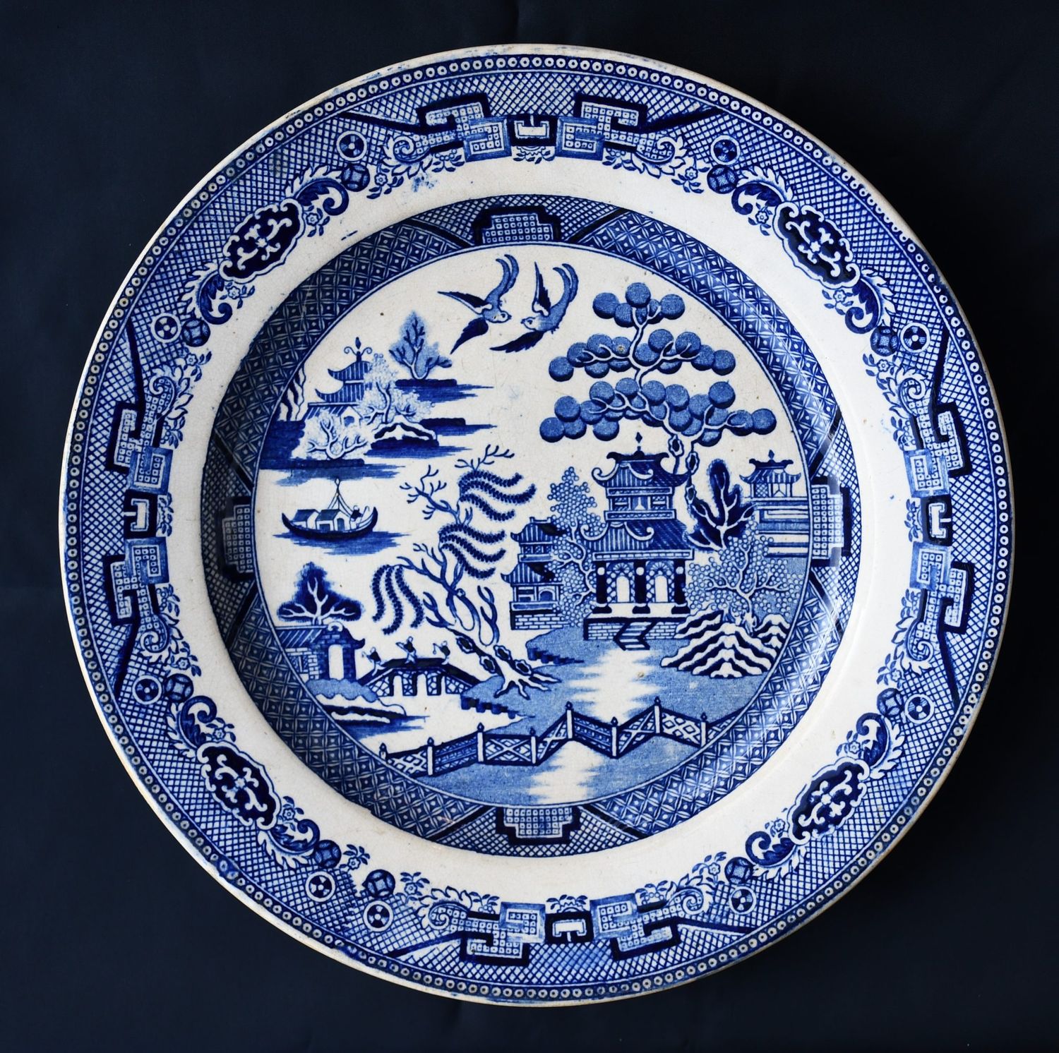 Антична викторианска чиния &quot;Blue Willow&quot;