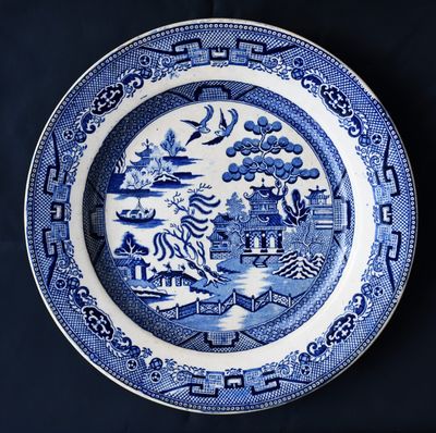 Антична викторианска чиния &quot;Blue Willow&quot;