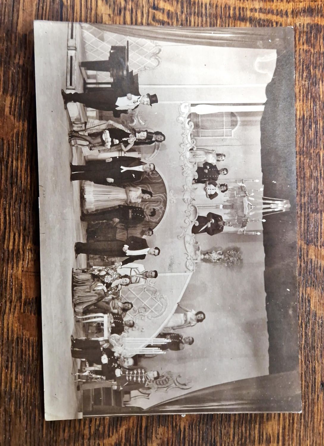 Снимка - "Война на тъмно" театър Одеон 1941 с Мими Балканска и Невена Дочева