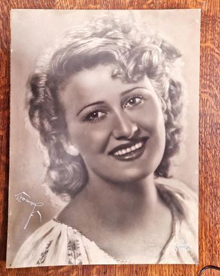 Снимка - Невена Дочева 1937 Снимка - Невена Дочева 1937