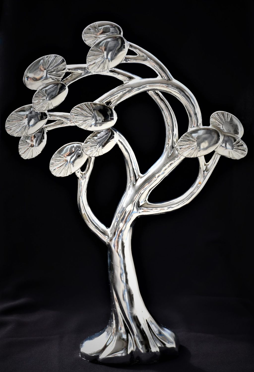 Скулптура "Сребърното дърво"