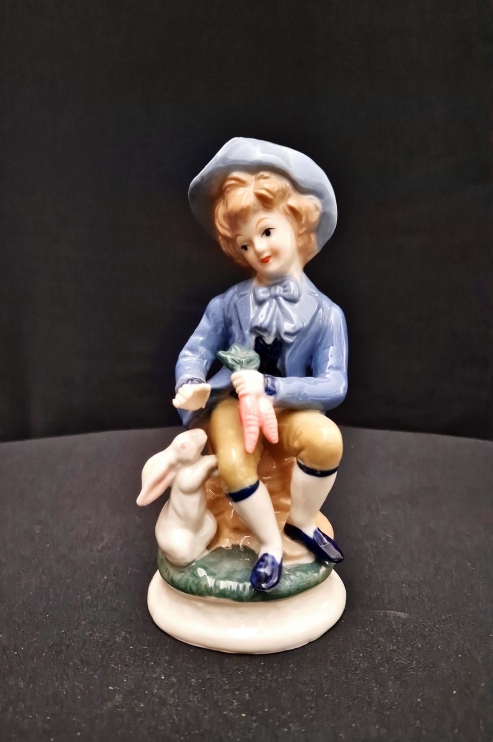 Порцеланова статуетка Порцеланова статуетка