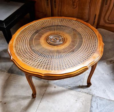 Дървена маса със стъклен плот Дървена маса със стъклен плот