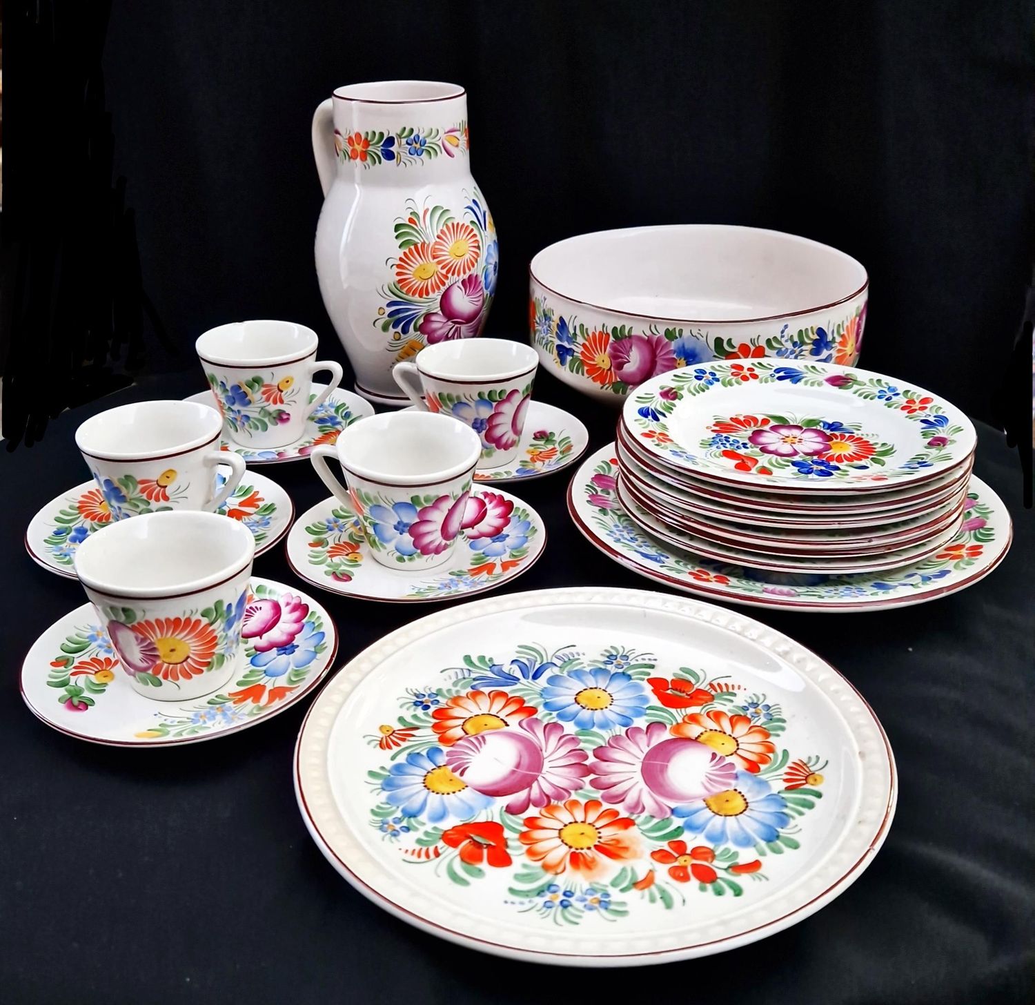 Ръчно рисуван порцеланов сервиз