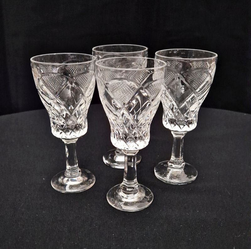 Стъклени чаши за ракия - на брой