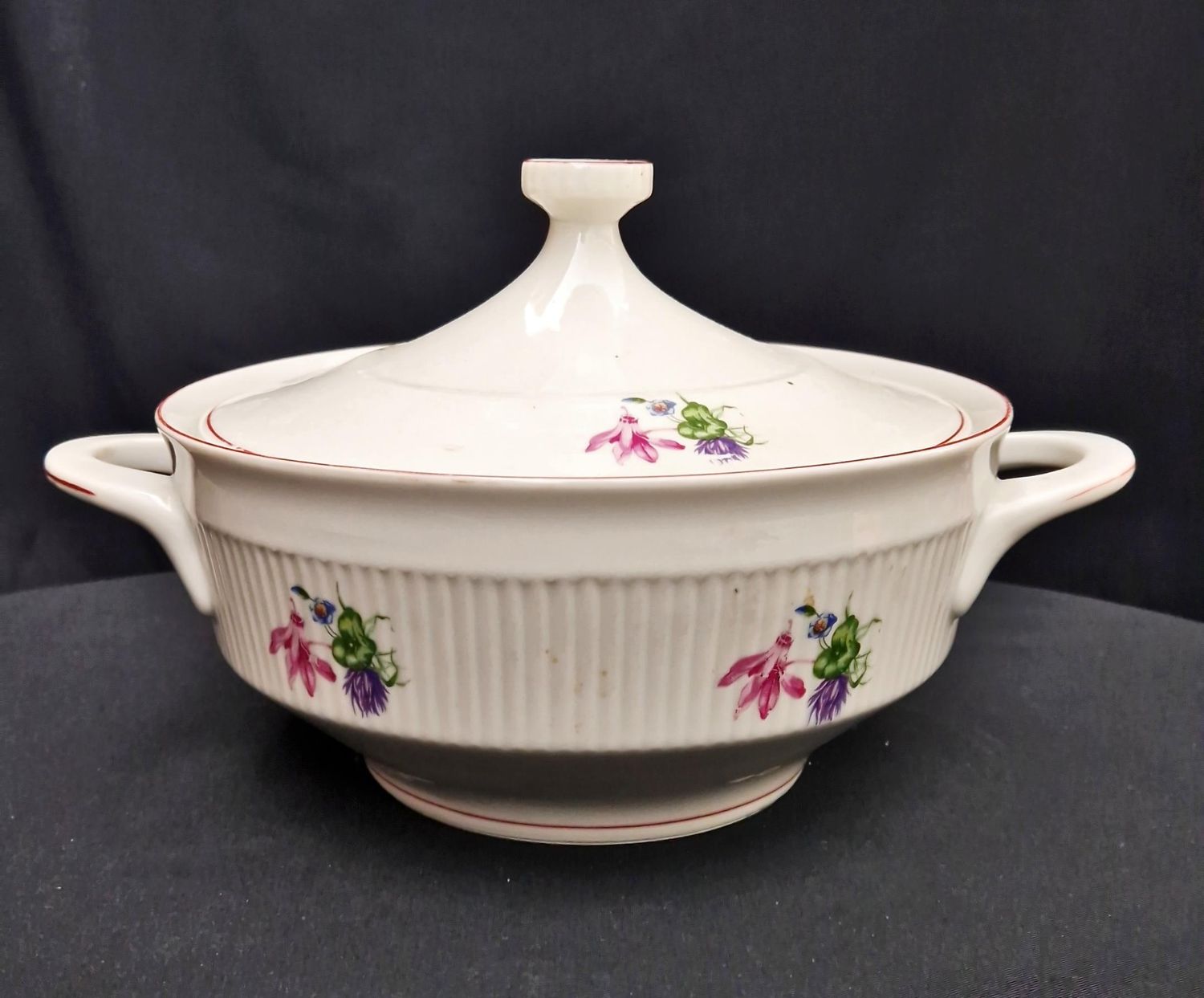 Порцеланов супник  Порцеланов супник "Китка Нови Пазар"