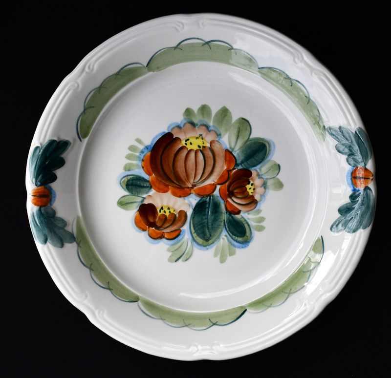 Съветска чиния - майолика, ръчно рисувана