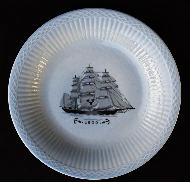 Шведска колекционна чиния