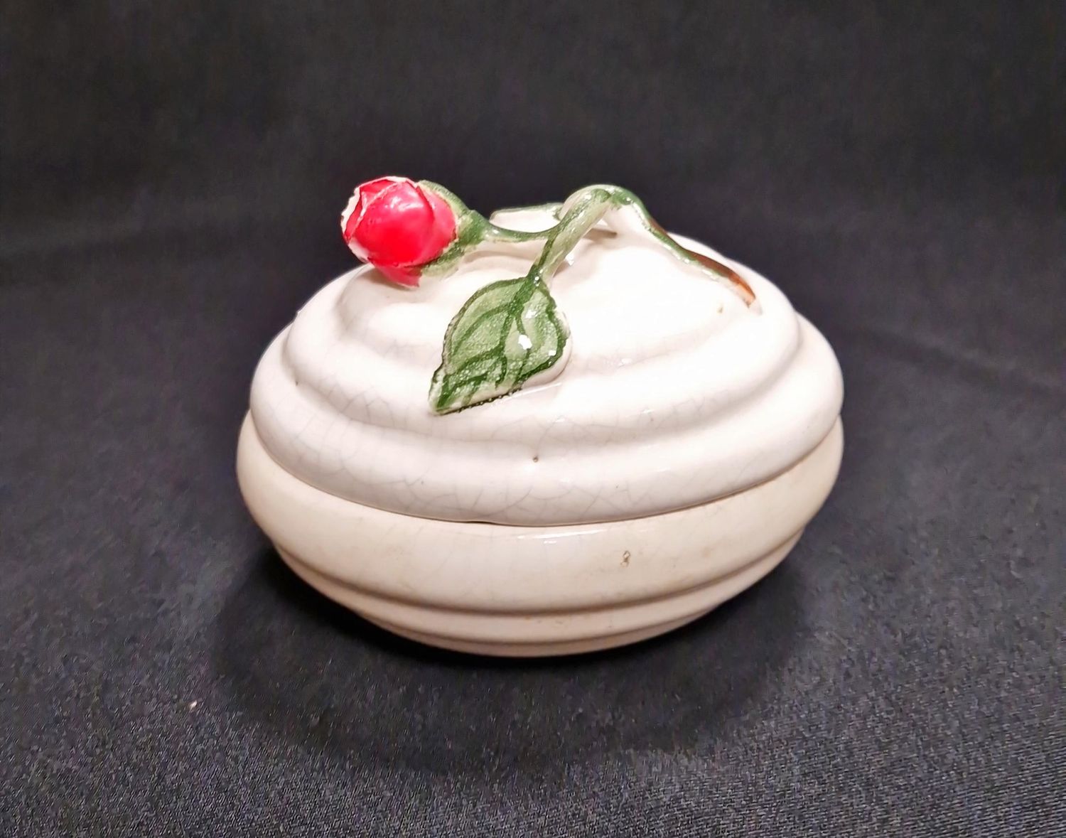 Порцеланова кутийка