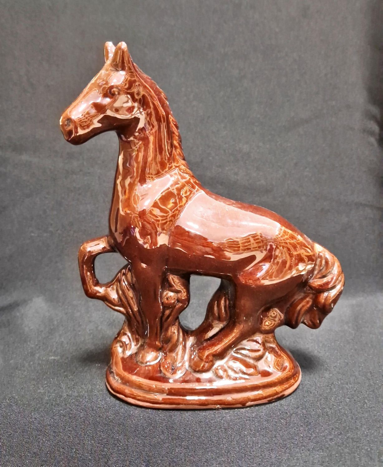 Керамичен кон