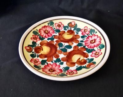 Порцеланова чинийка