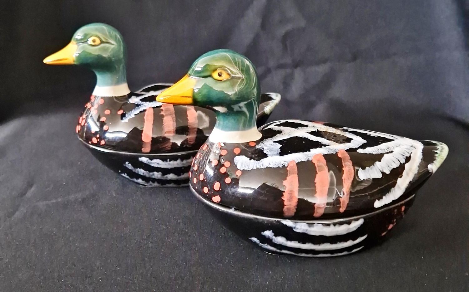 Порцеланова кутийка патица на брой