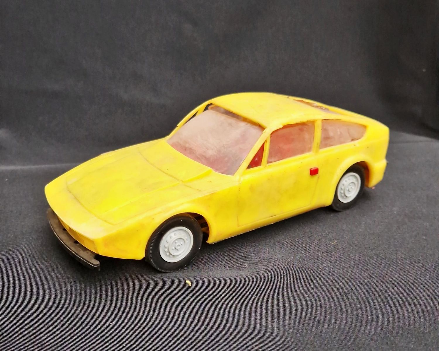 Пластмасова количка