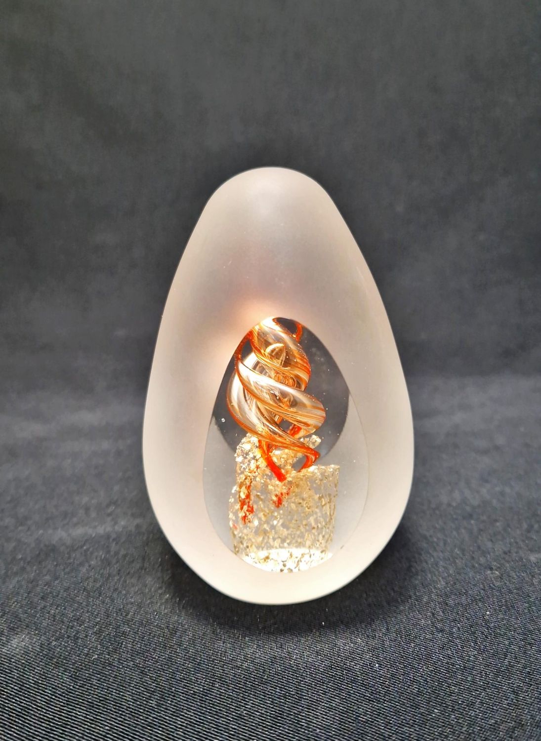 Статуетка яйце - стъкло