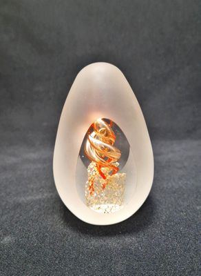 Статуетка яйце - стъкло