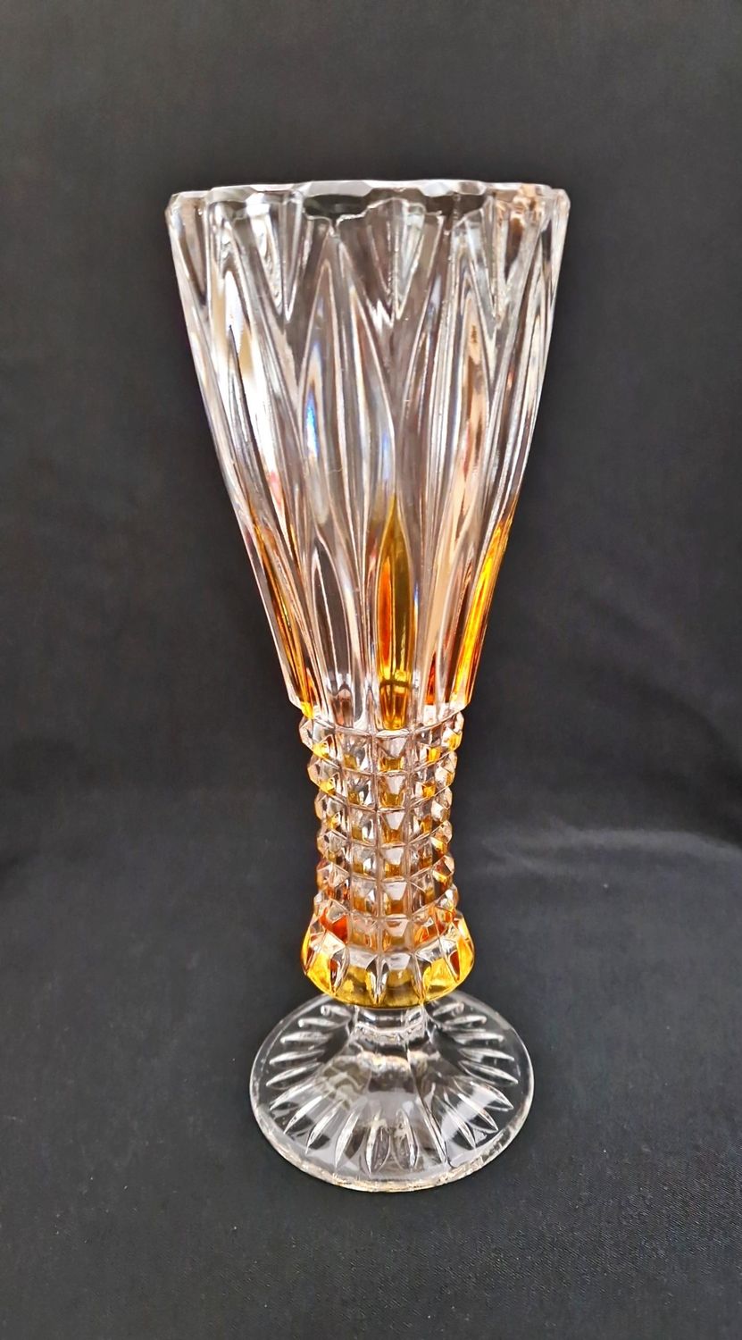 Стъклена ваза