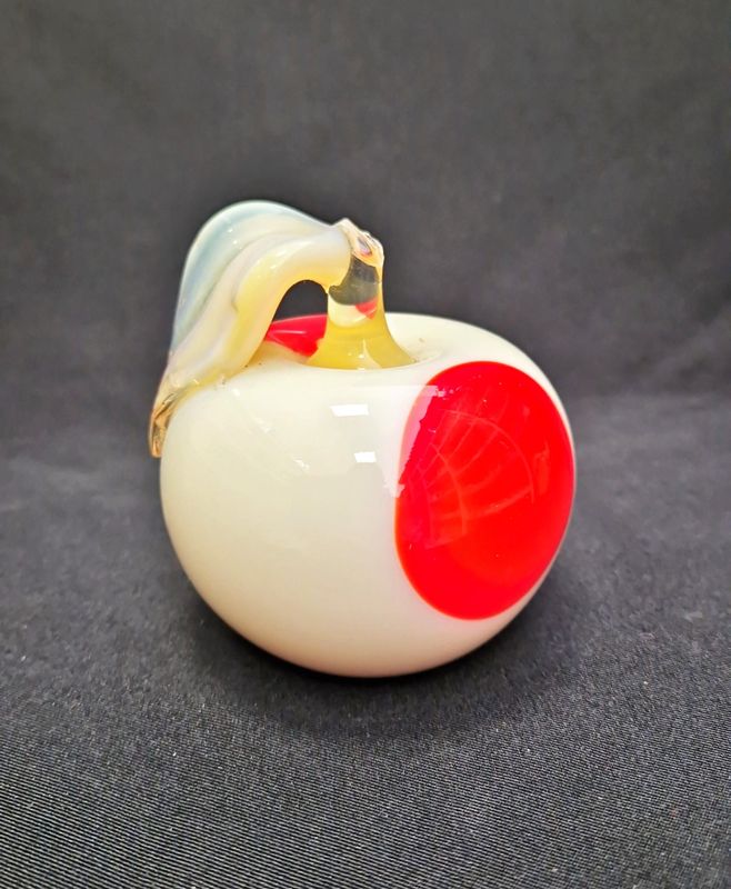 Статуетка ябълка - стъкло