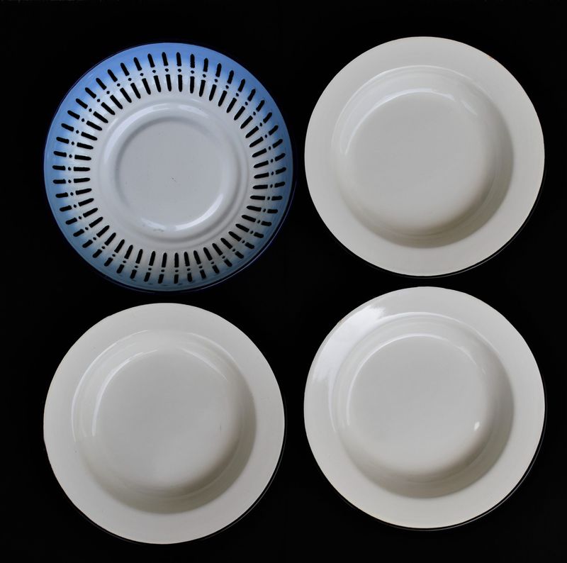 Комплект емайлирани чинии от социализма