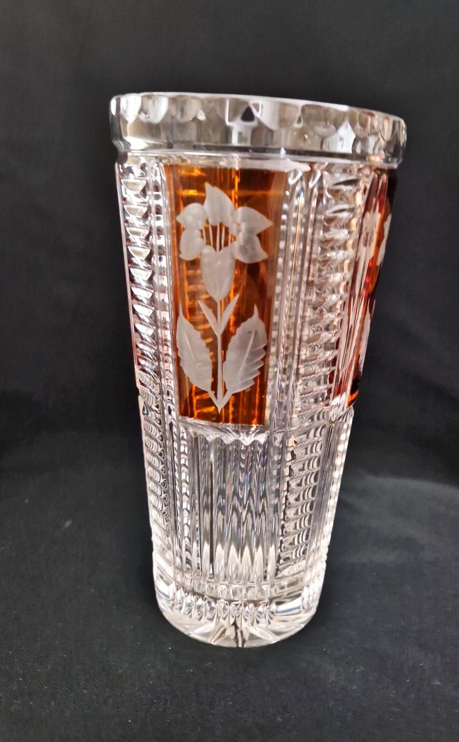 Стъклена ваза