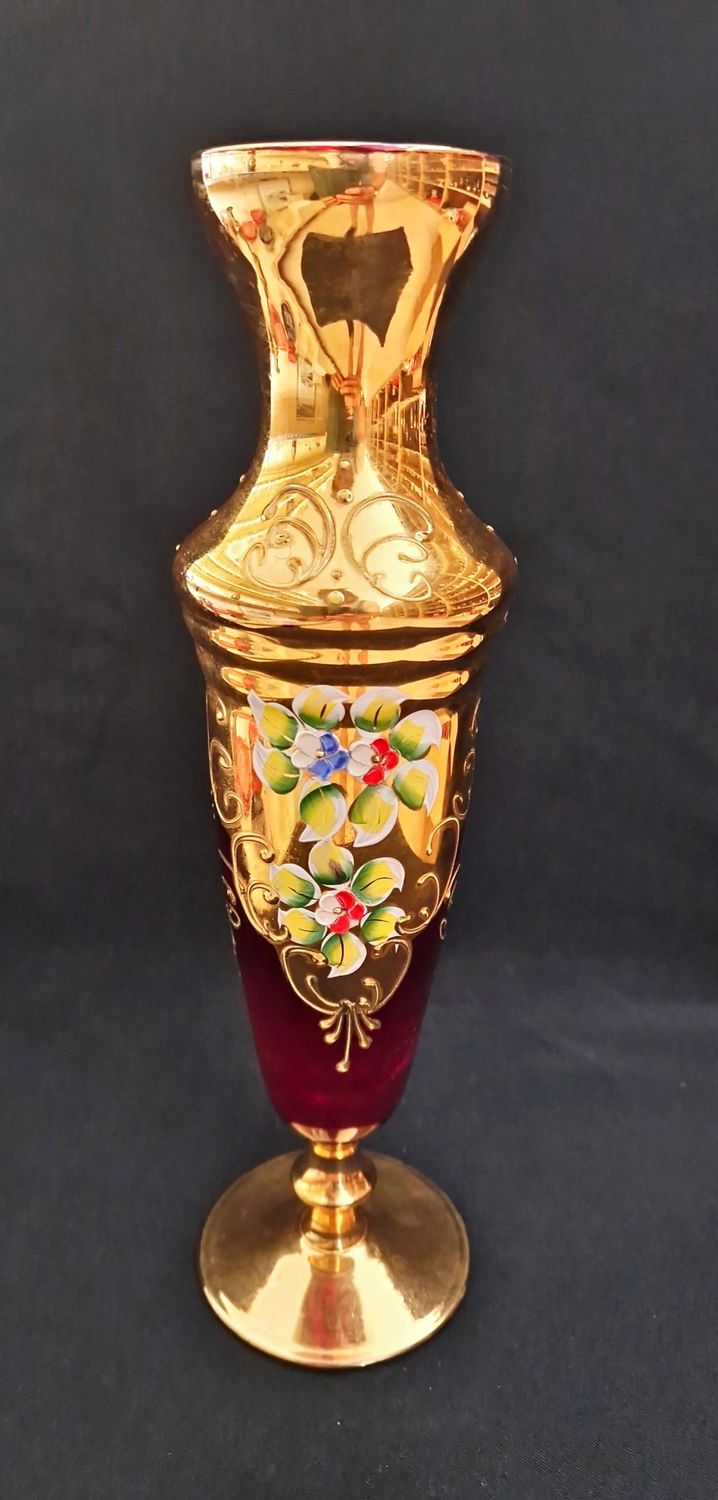 Стъклена ваза