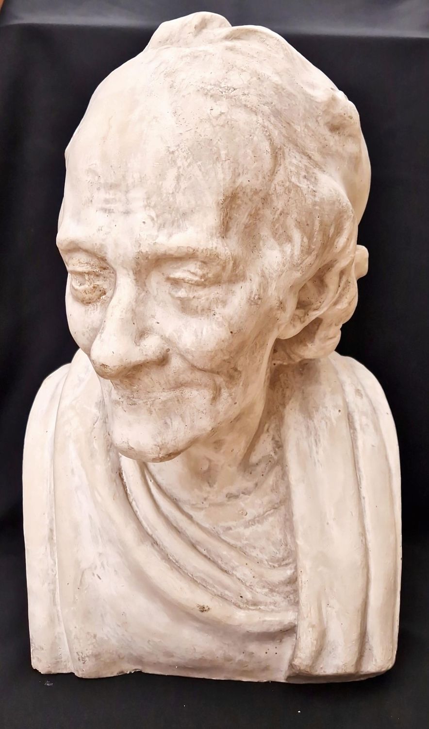 Гипсов бюст на Волтер