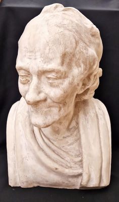 Гипсов бюст на Волтер