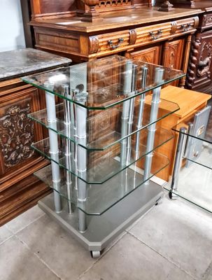 Стъклена етажерка Стъклена етажерка