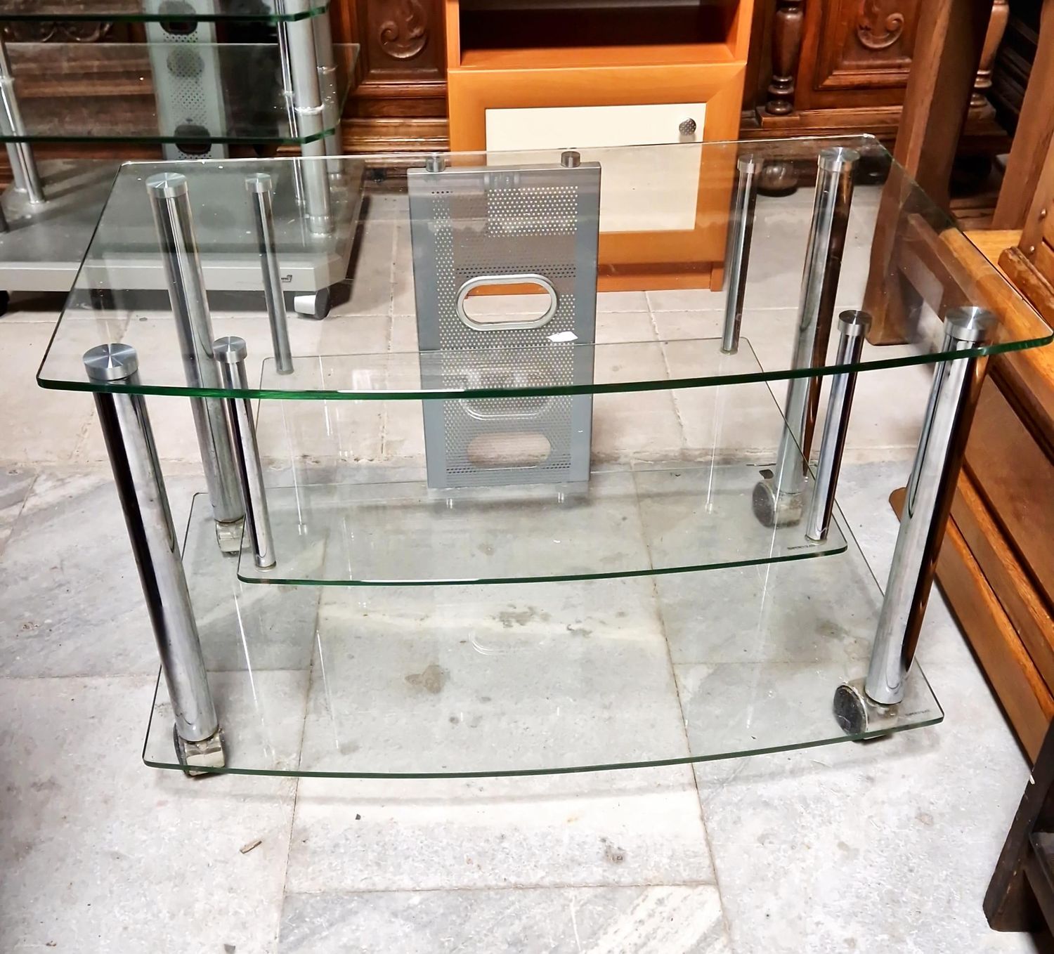 Стъклена етажерка