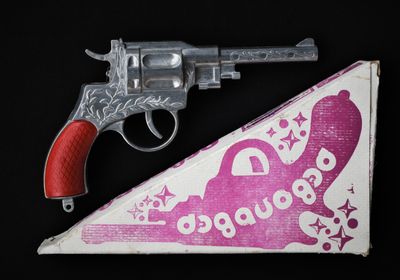 Играчка-револвер от СССР. Нова, колекционна.