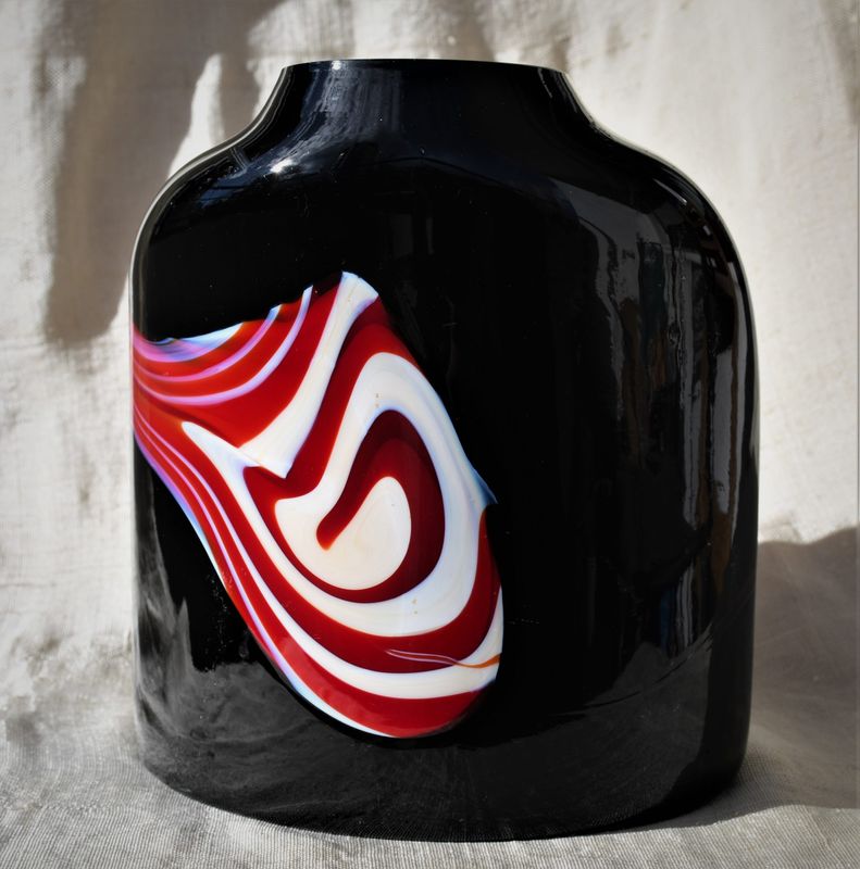 Ръчно произведена ваза, Студио "Лебед"