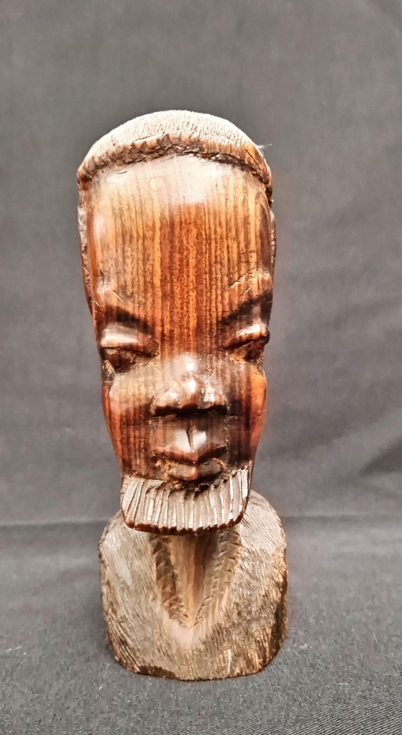 Статуетка - дърво