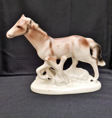 Статуетка - порцелан Статуетка - порцелан