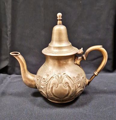 Метален чайник