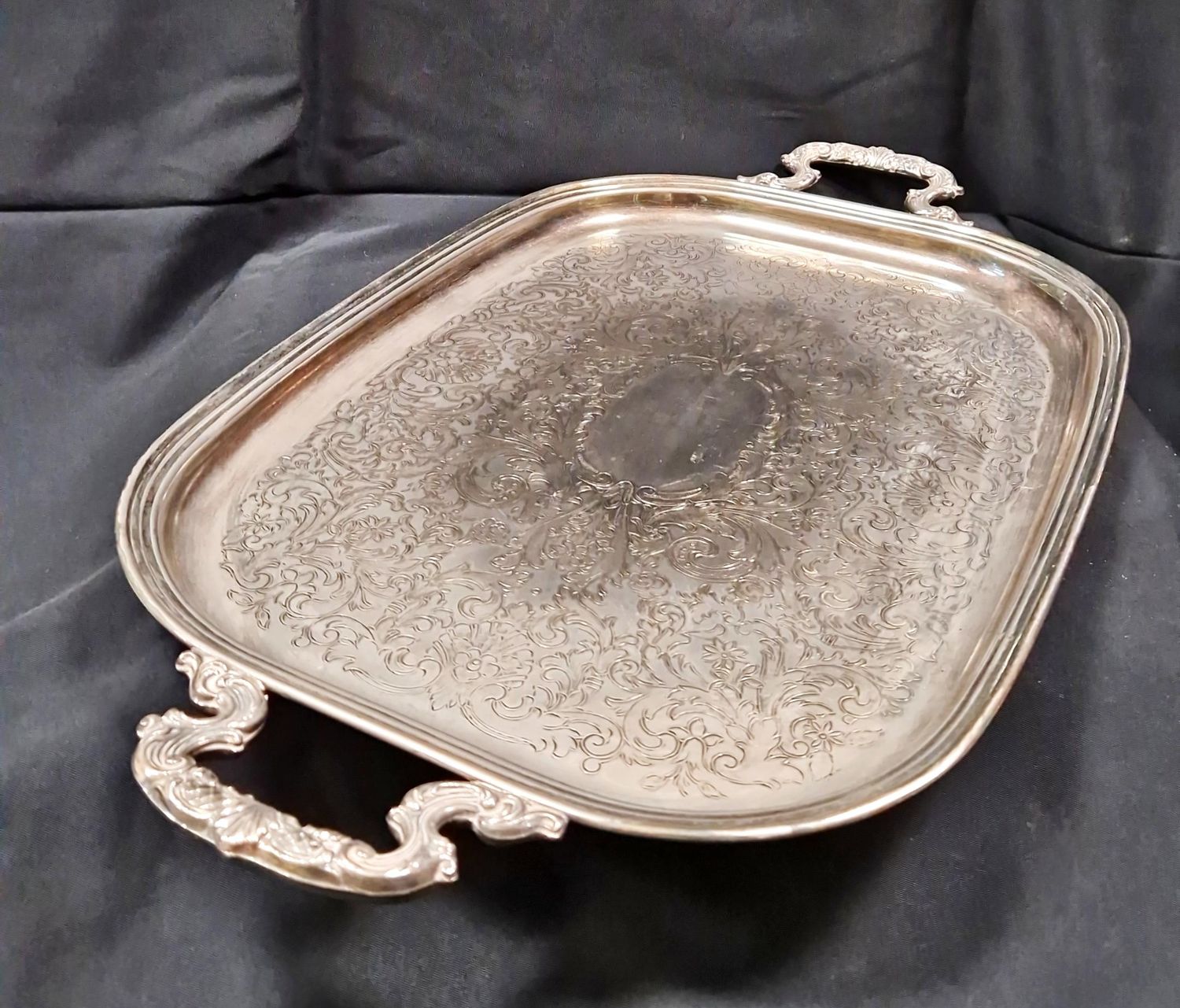 Метален поднос