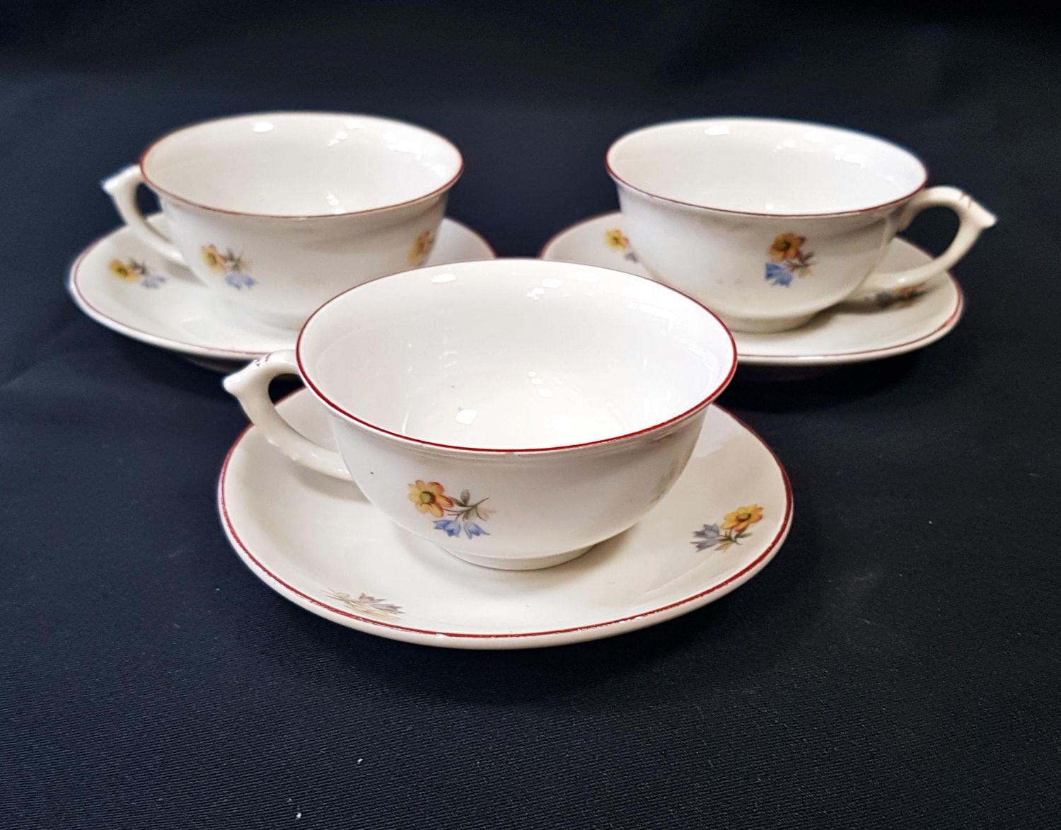 Чаша за кафе с чинийка