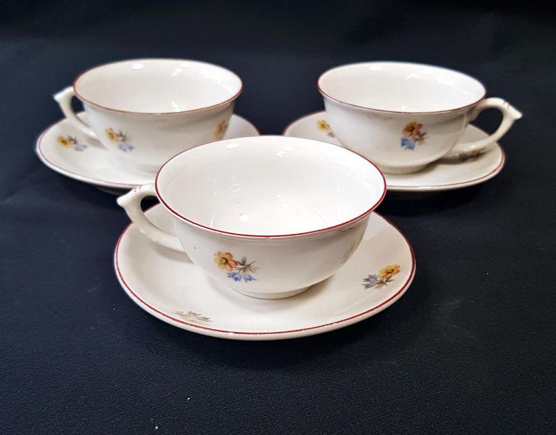 Чаша за кафе с чинийка