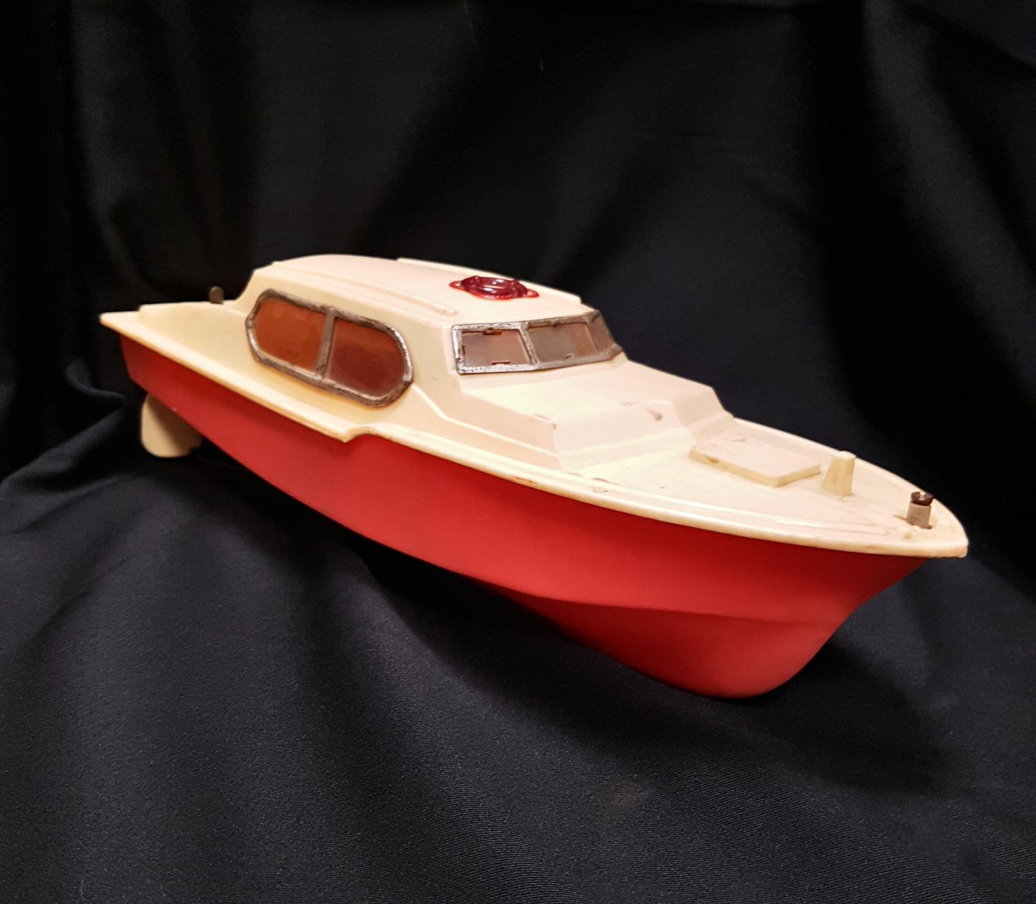 Пластмасова лодка Пластмасова лодка